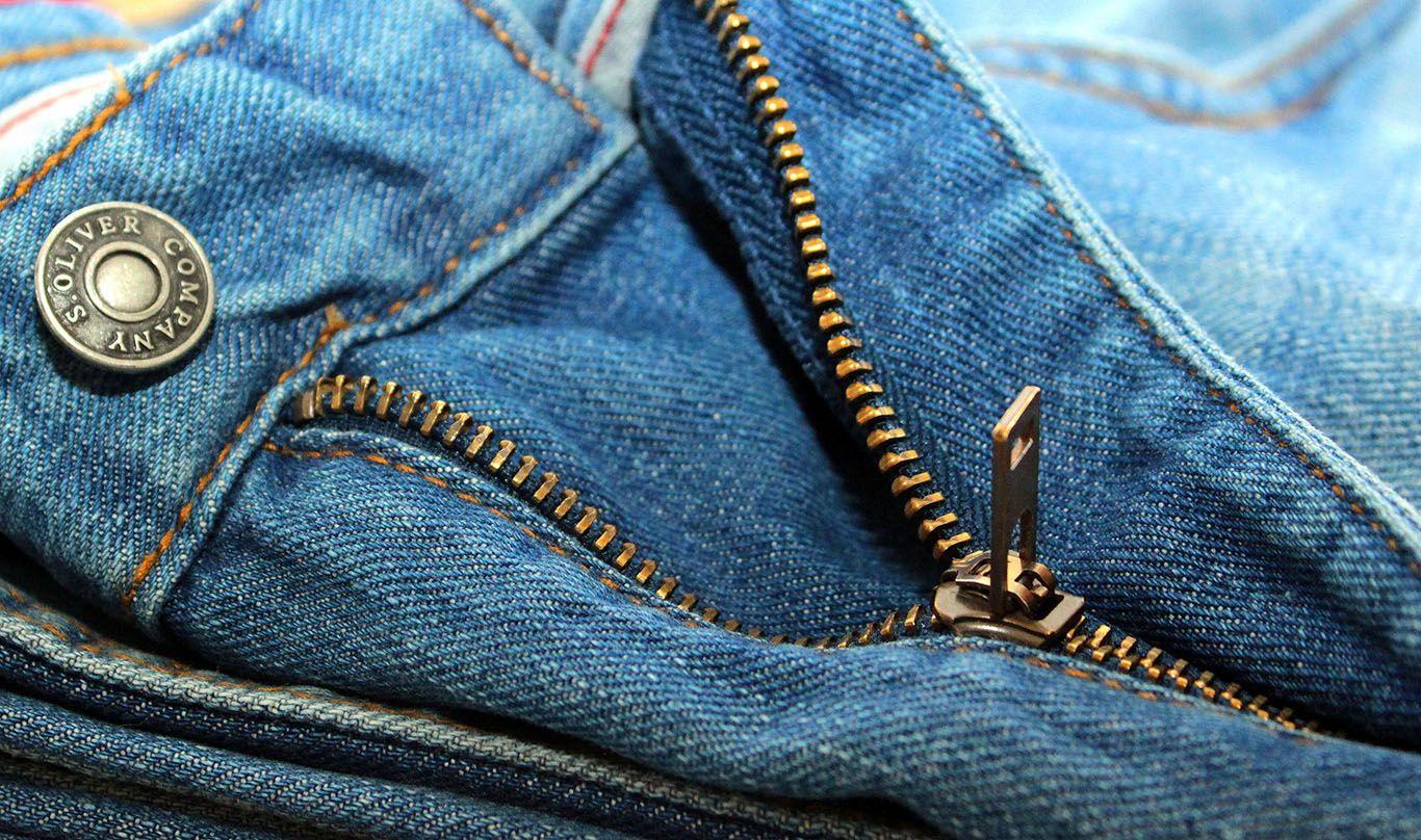 El reciclaje de ropa está a la hora del día.