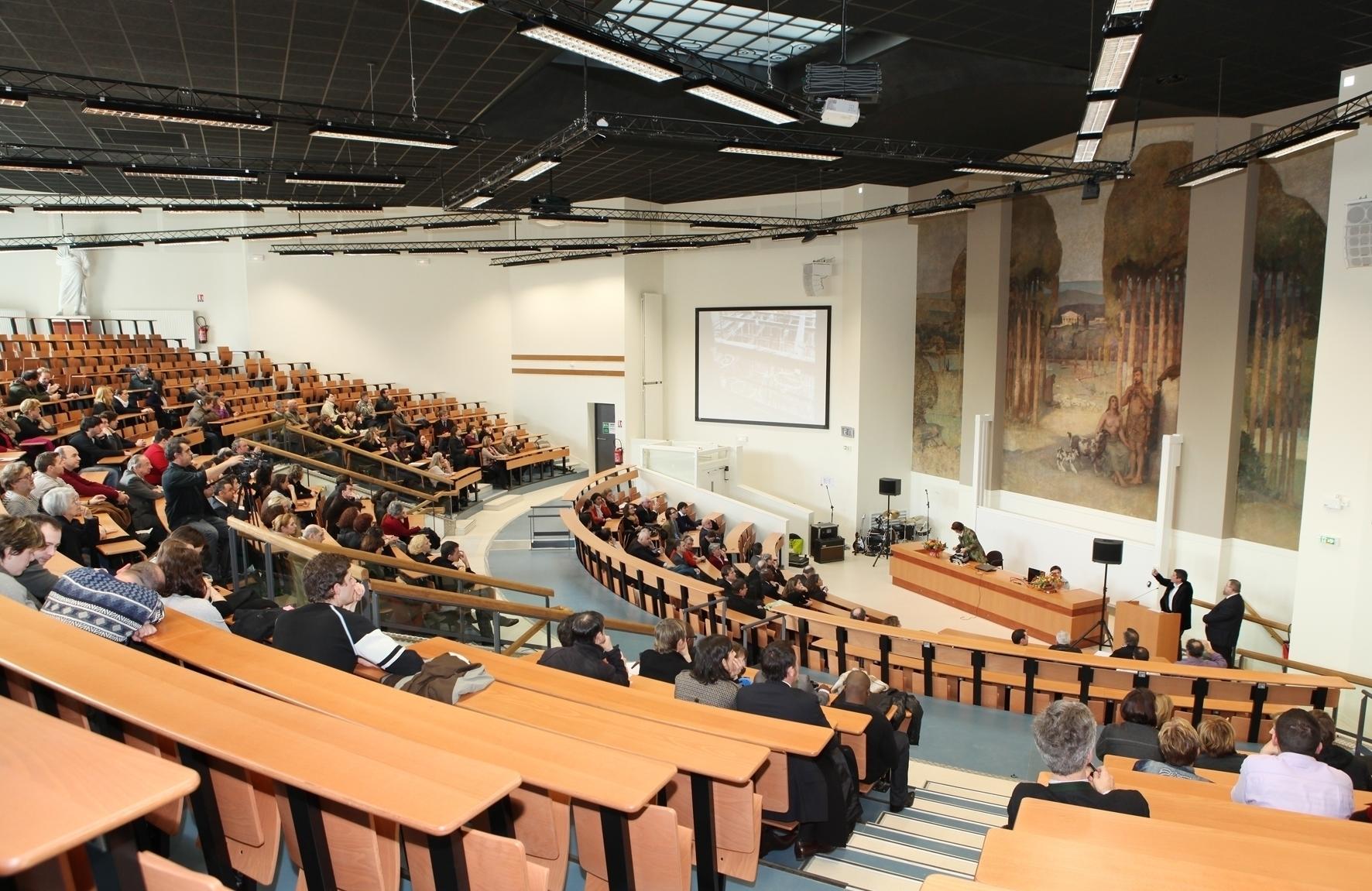 estudia el grado universitario de latín