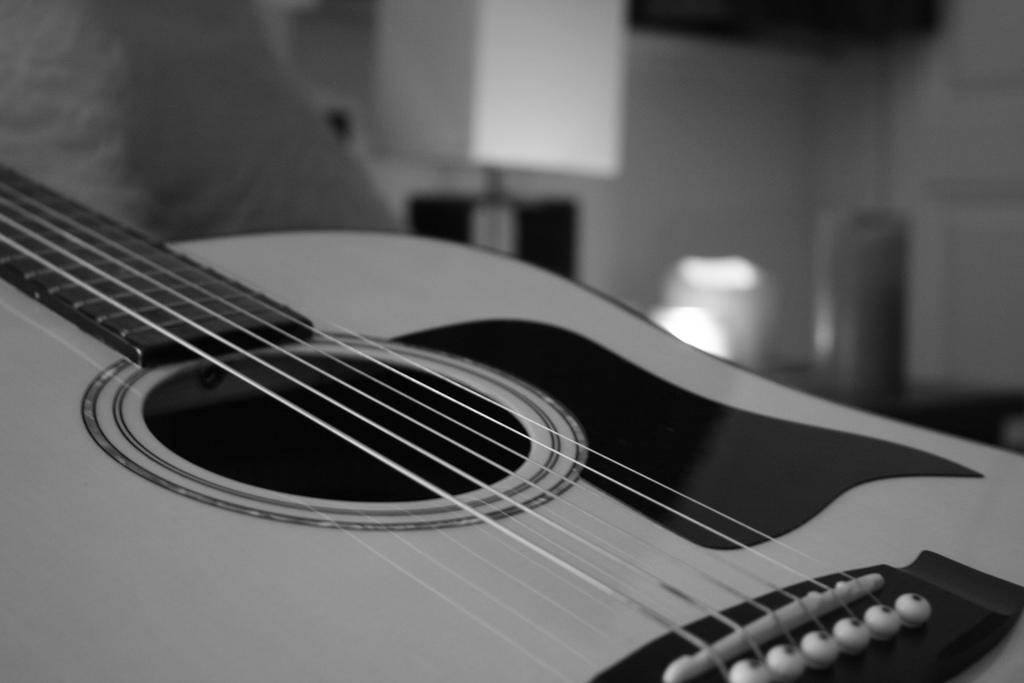 Qué cuerdas son más adecuadas para según qué guitarra.