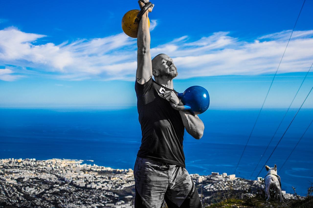 Utiliza una girya para muscularte.