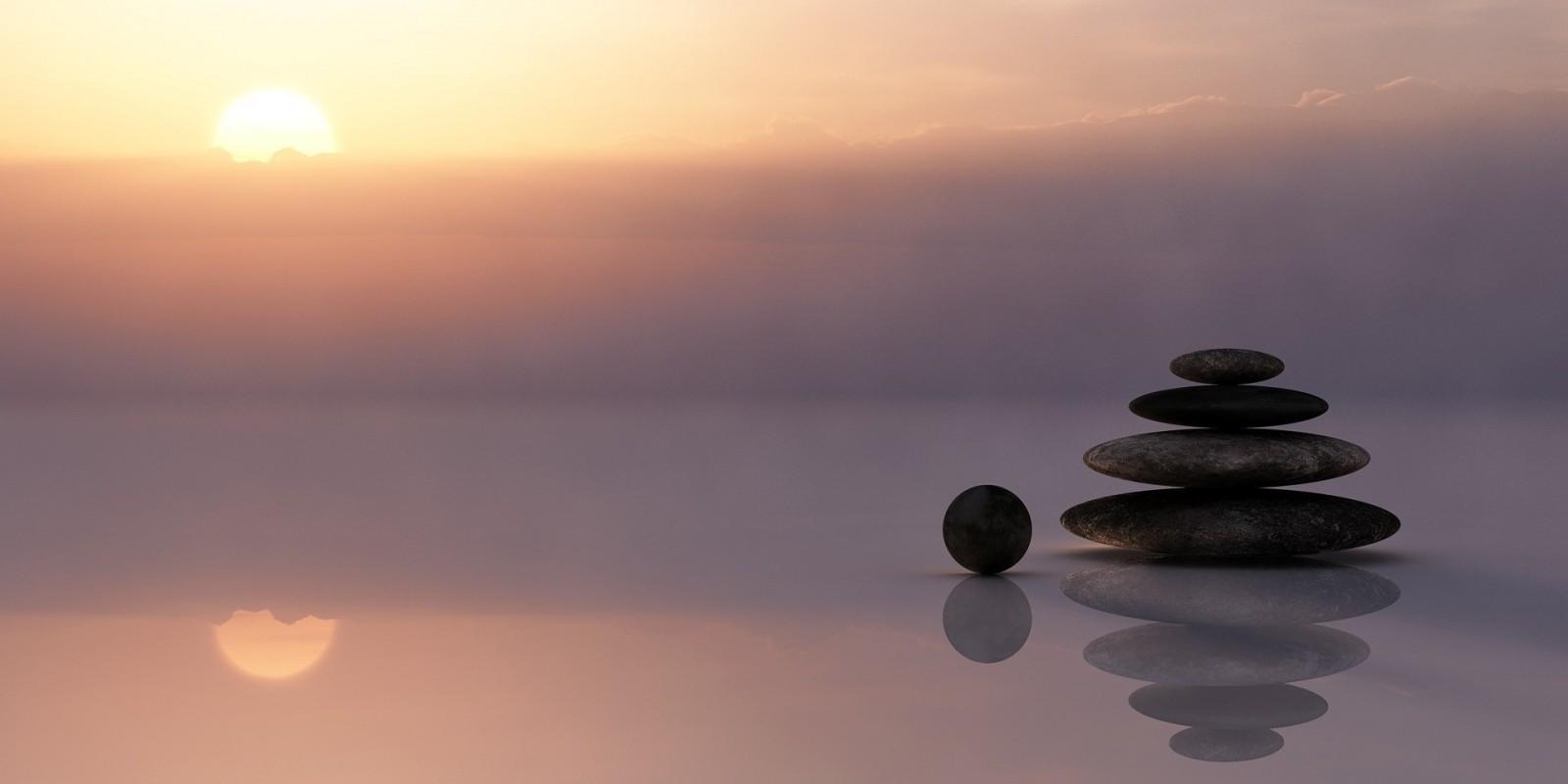 El yoga y la medotación son dos disciplinas que van de la mano.