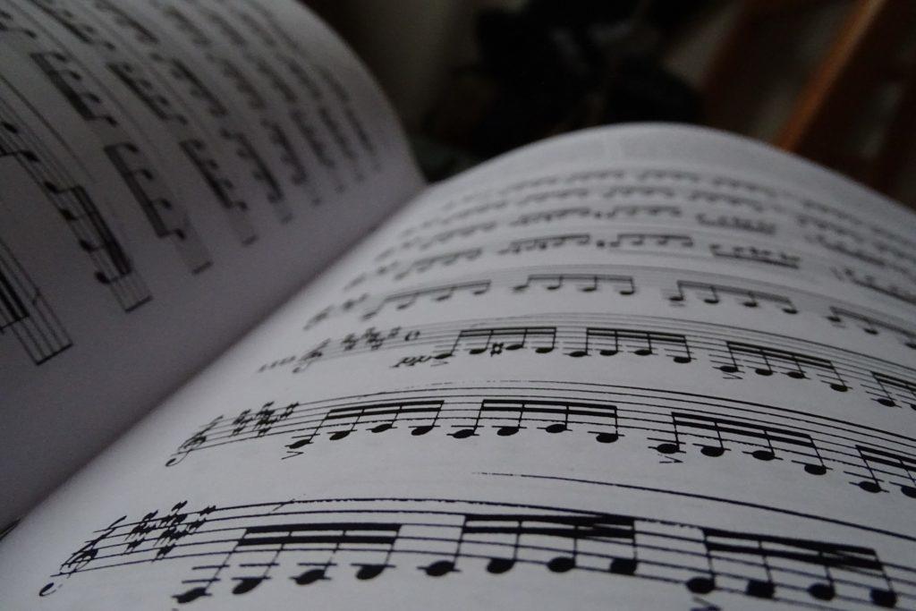 Aprende a leer las notas para tocar con más soltura.