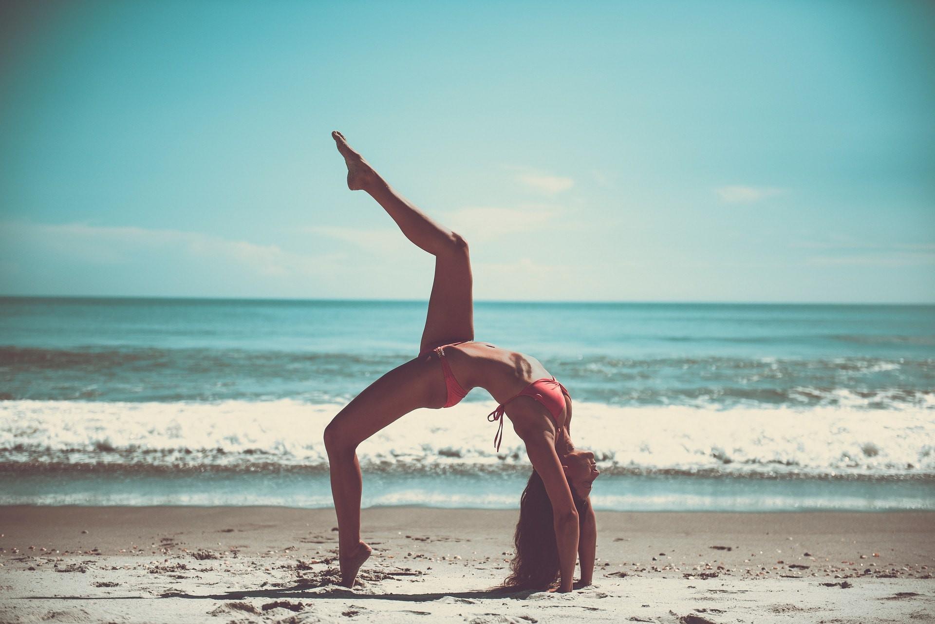 ¿Qué te pondrías para practicar yoga en la playa?