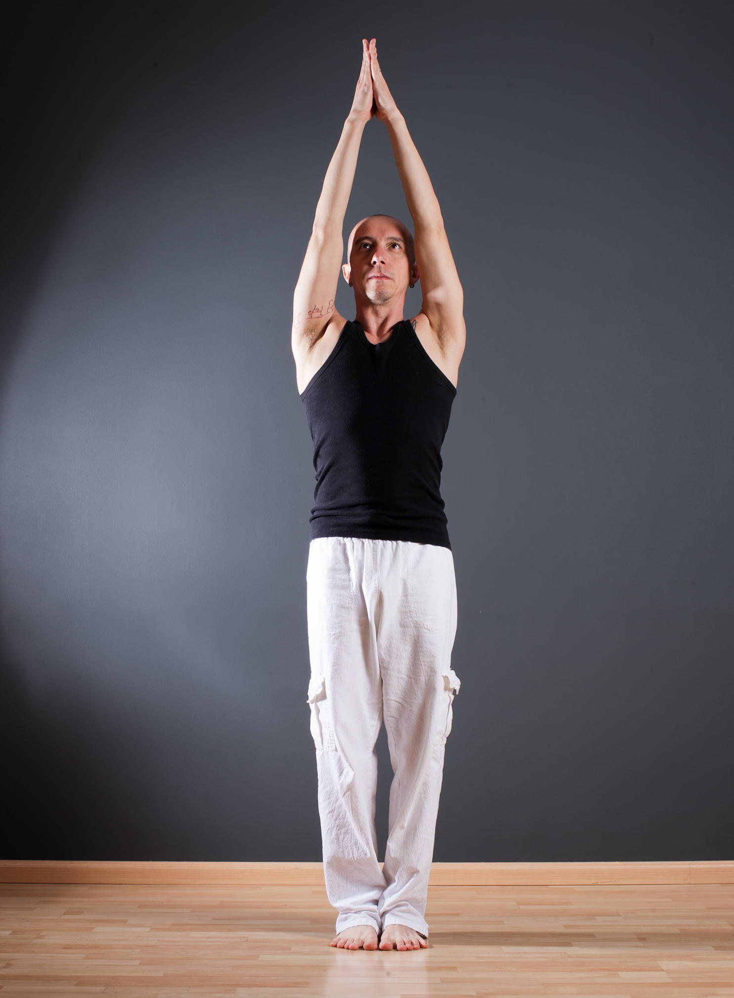 Saludos al sol en yoga.