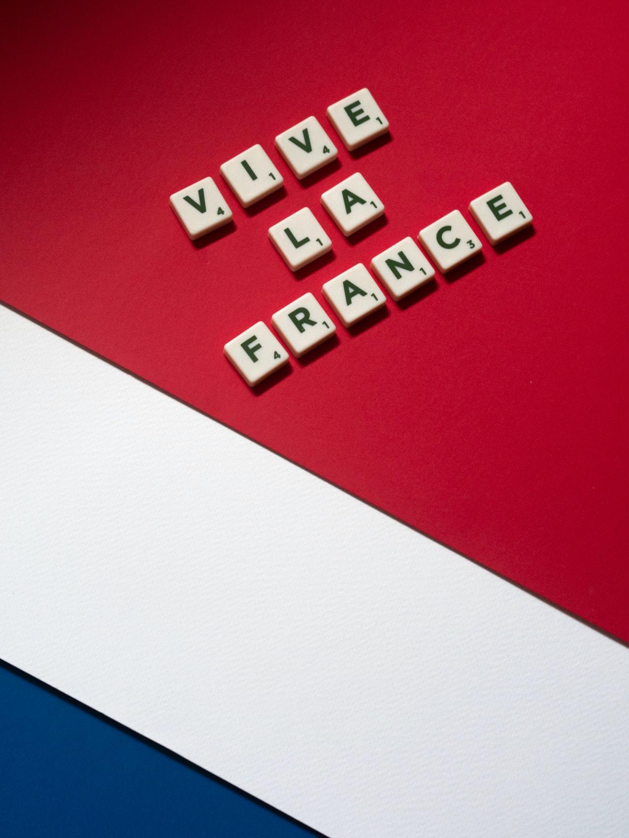 Frase que dice "Viva Francia".