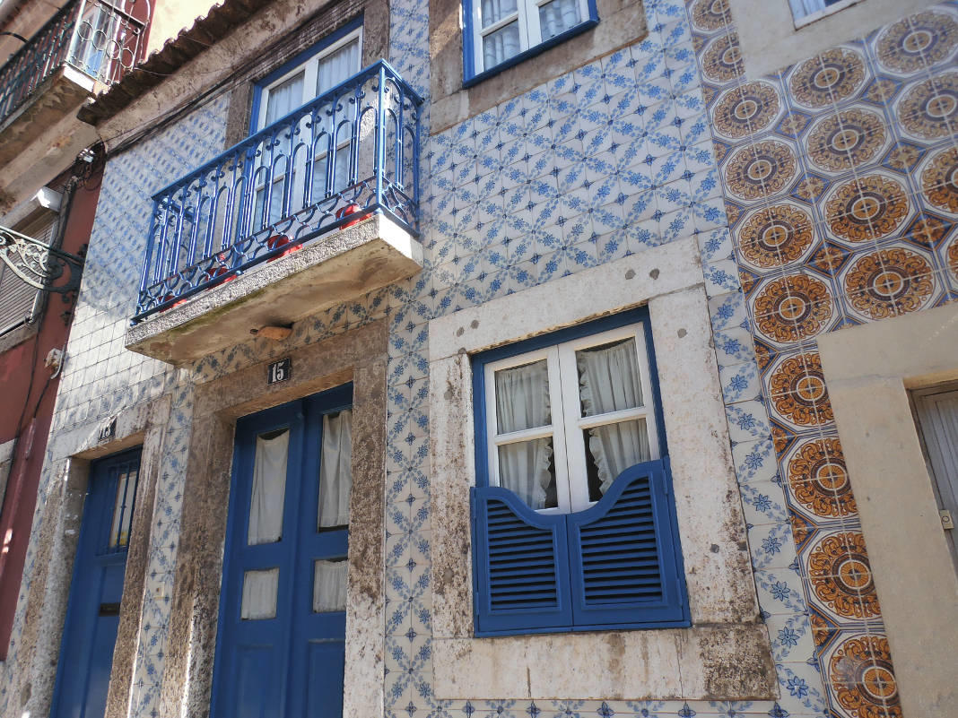 Descubre la magia que esconde el otro país de la península ibérica.