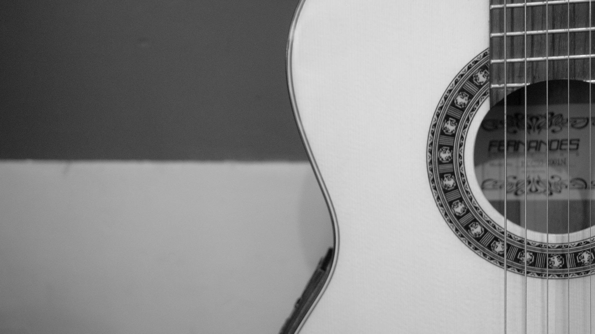 Aprende las canciones que más te gustan en la guitarra.