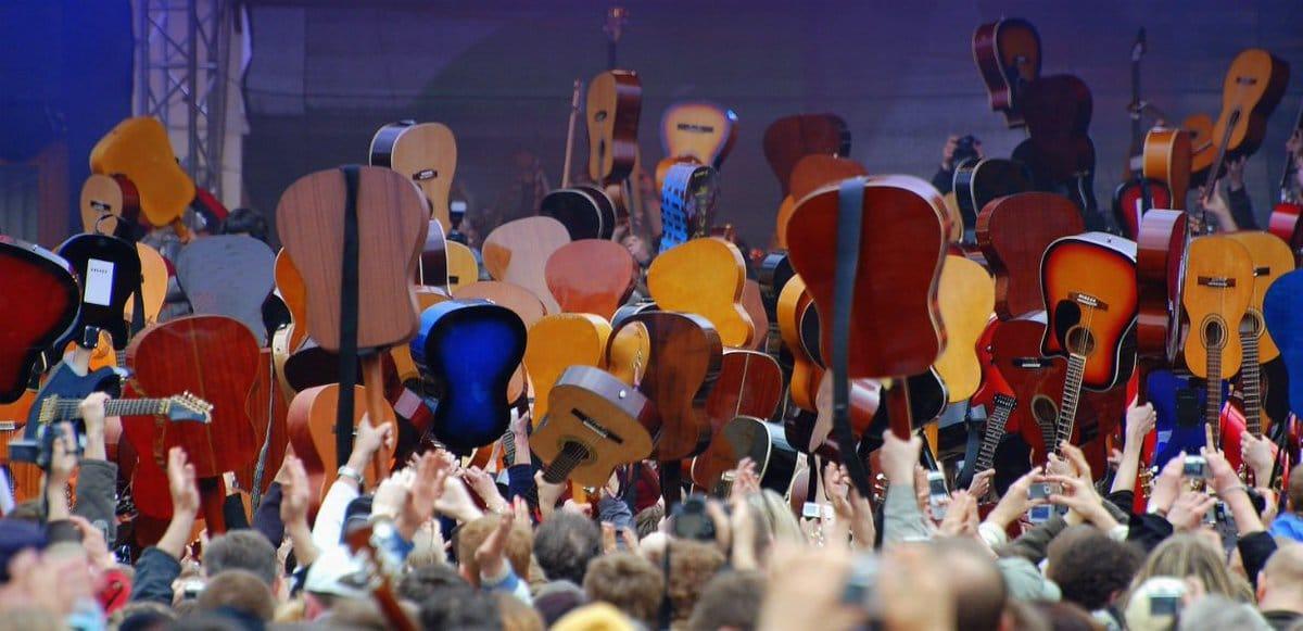 Estudia teoría musical para tocar la guitarra.