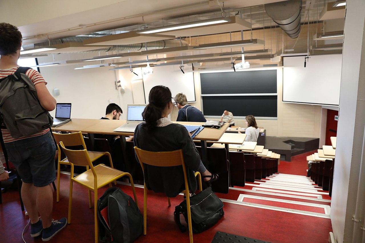 Impartir clases en el extranjero.