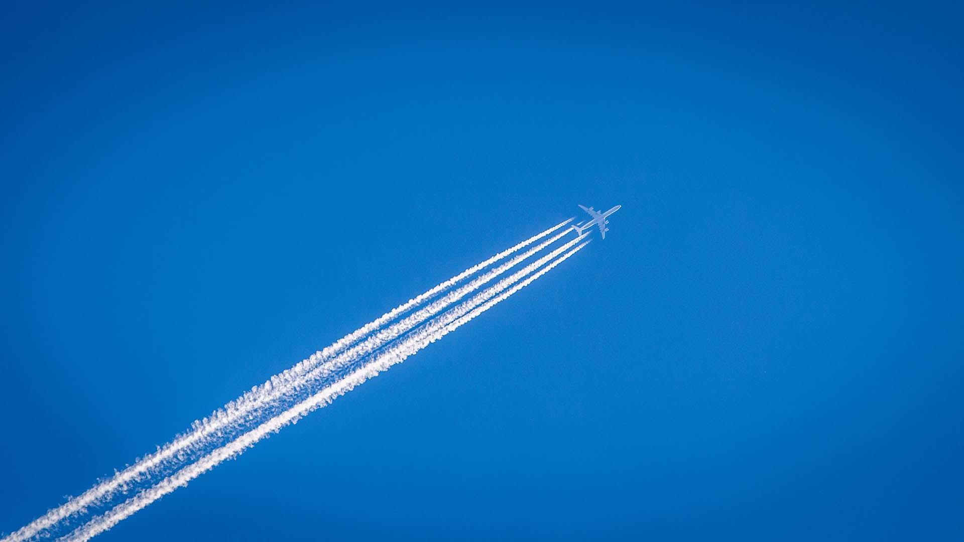 Compra tu billete de avión con tiempo para no arruinarte.