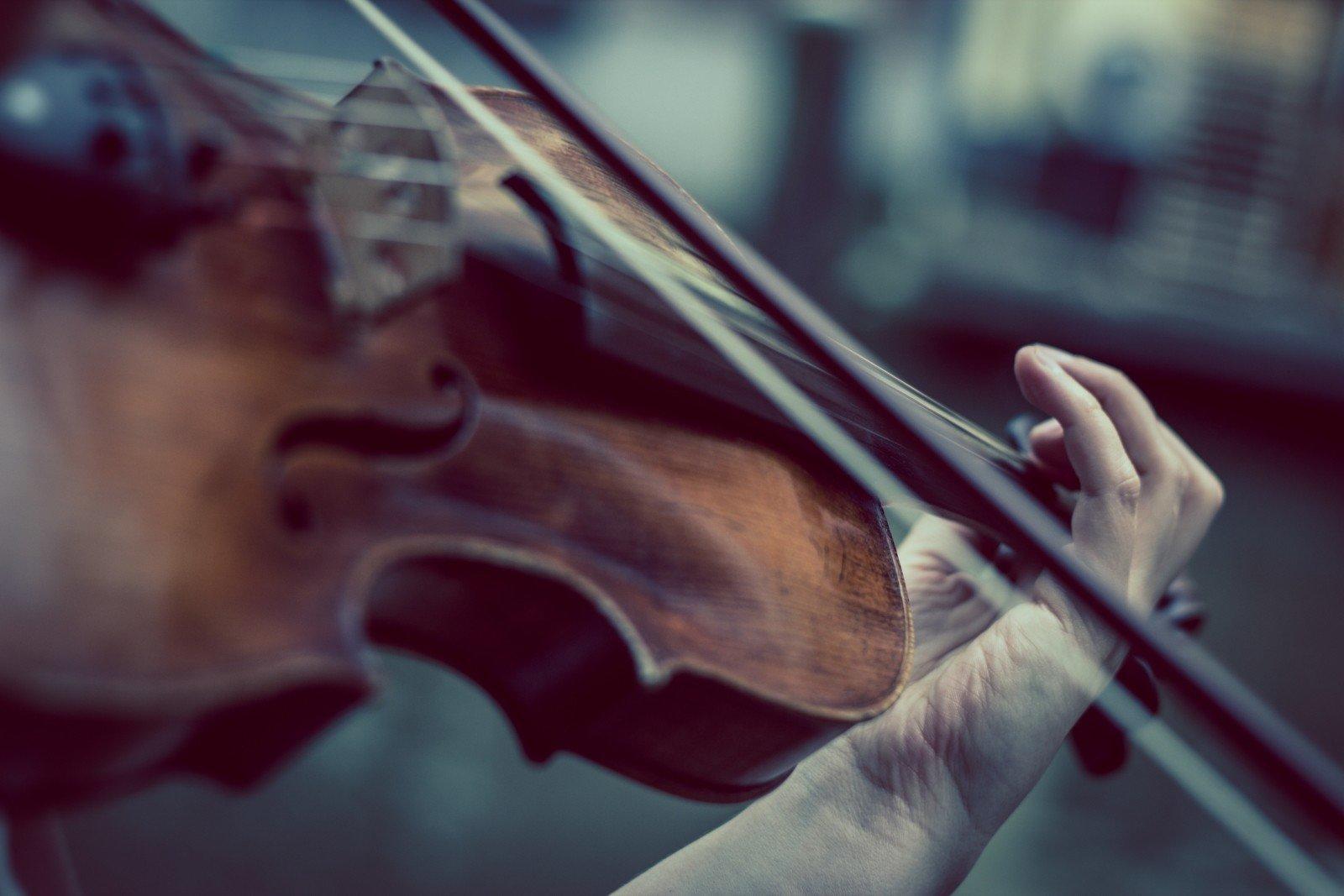 Cómo se toca el violín
