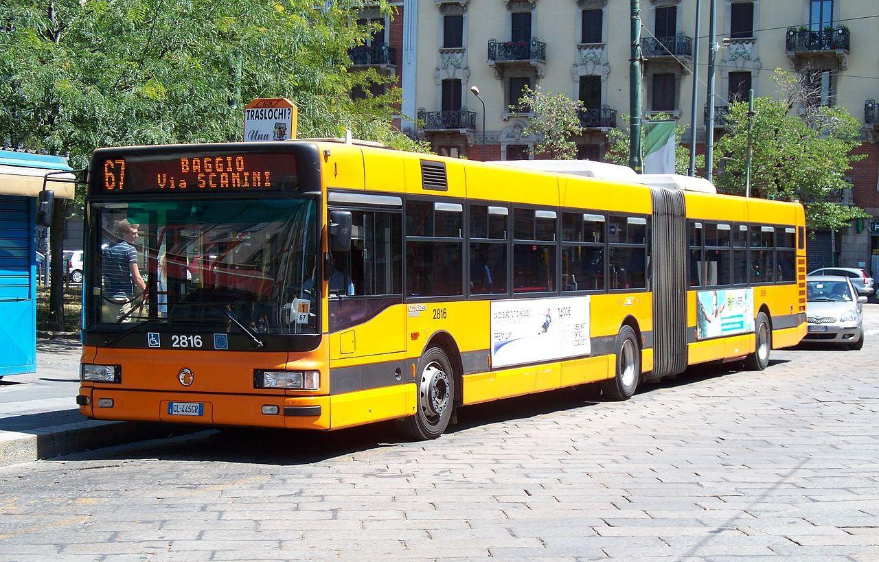 Consigue una tarjeta de transporte para viajar más barato en metro o autobús.