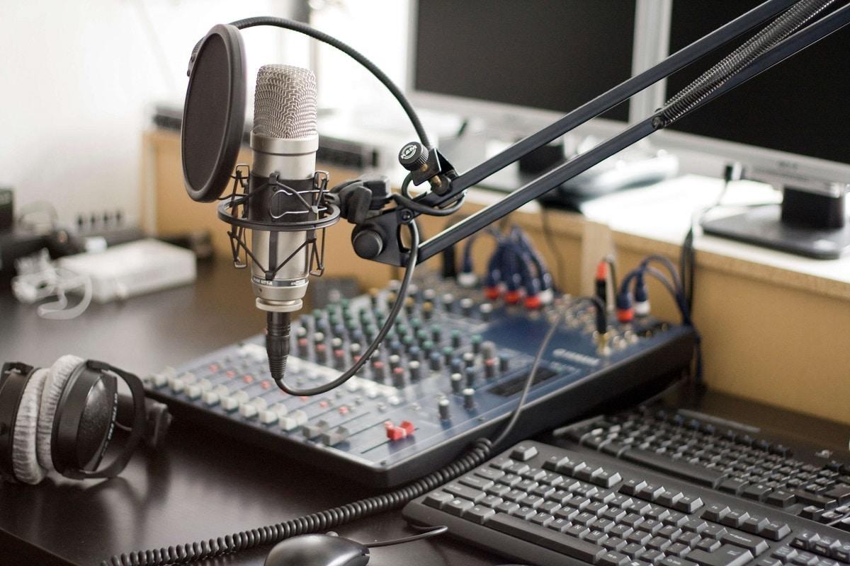 Publicitarse como profesor de chino en un periódico o radio local