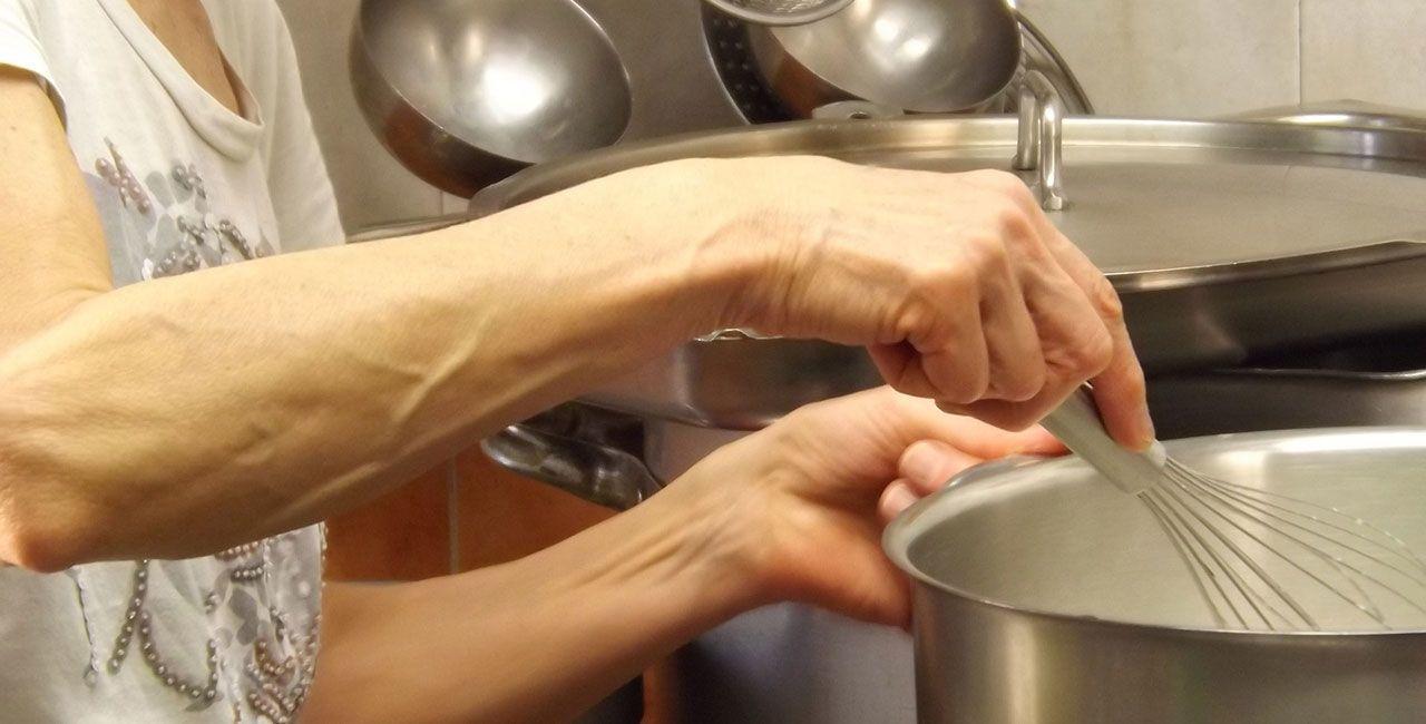 Mano para la cocina.