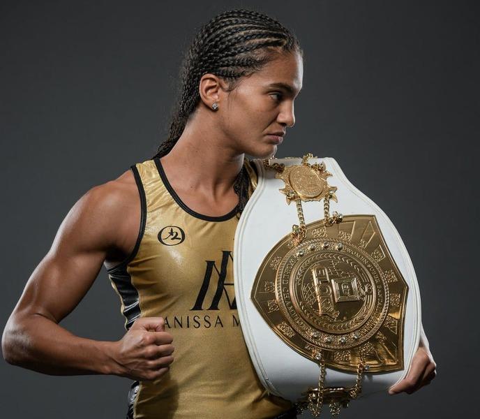 La boxeadora Anissa Meksen.