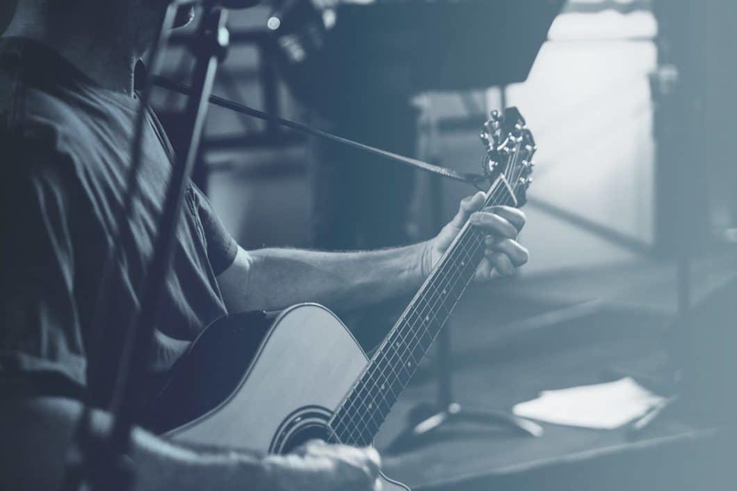aprender a tocar la guitarra desde cero