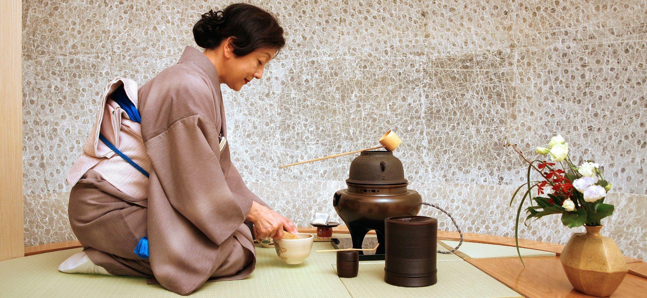 Cómo sentarse en una ceremonia del té