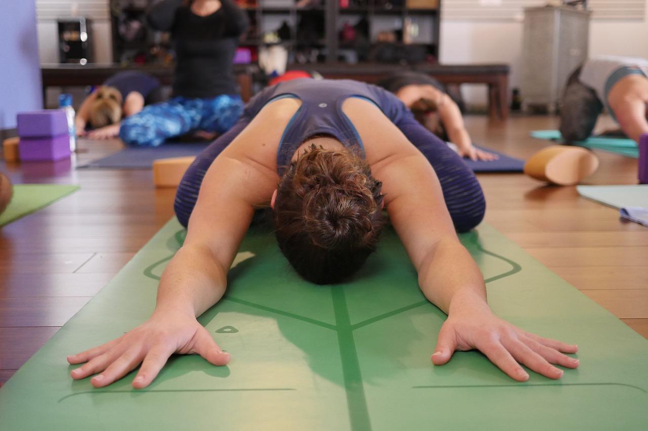 clase de yoga para niños