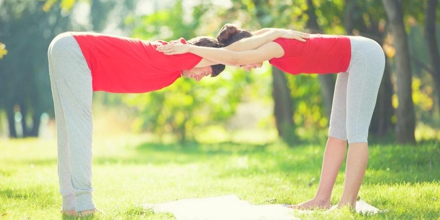 poses de yoga para dos
