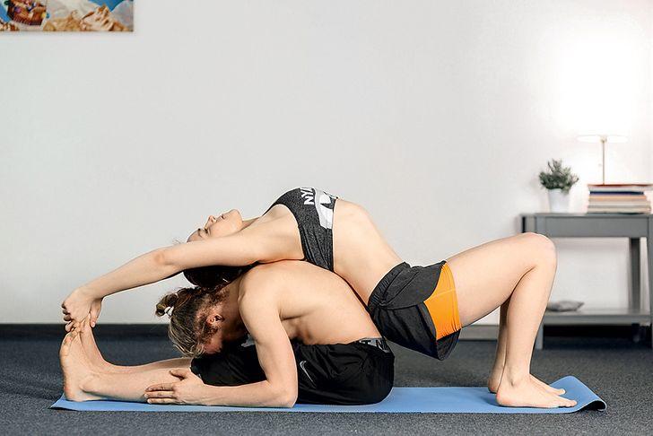 clases yoga en pareja