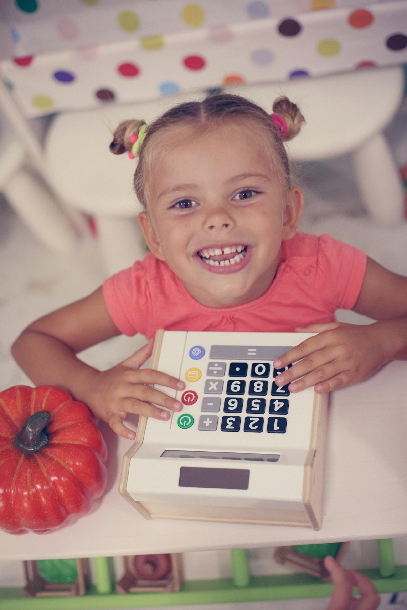 Niña jugando