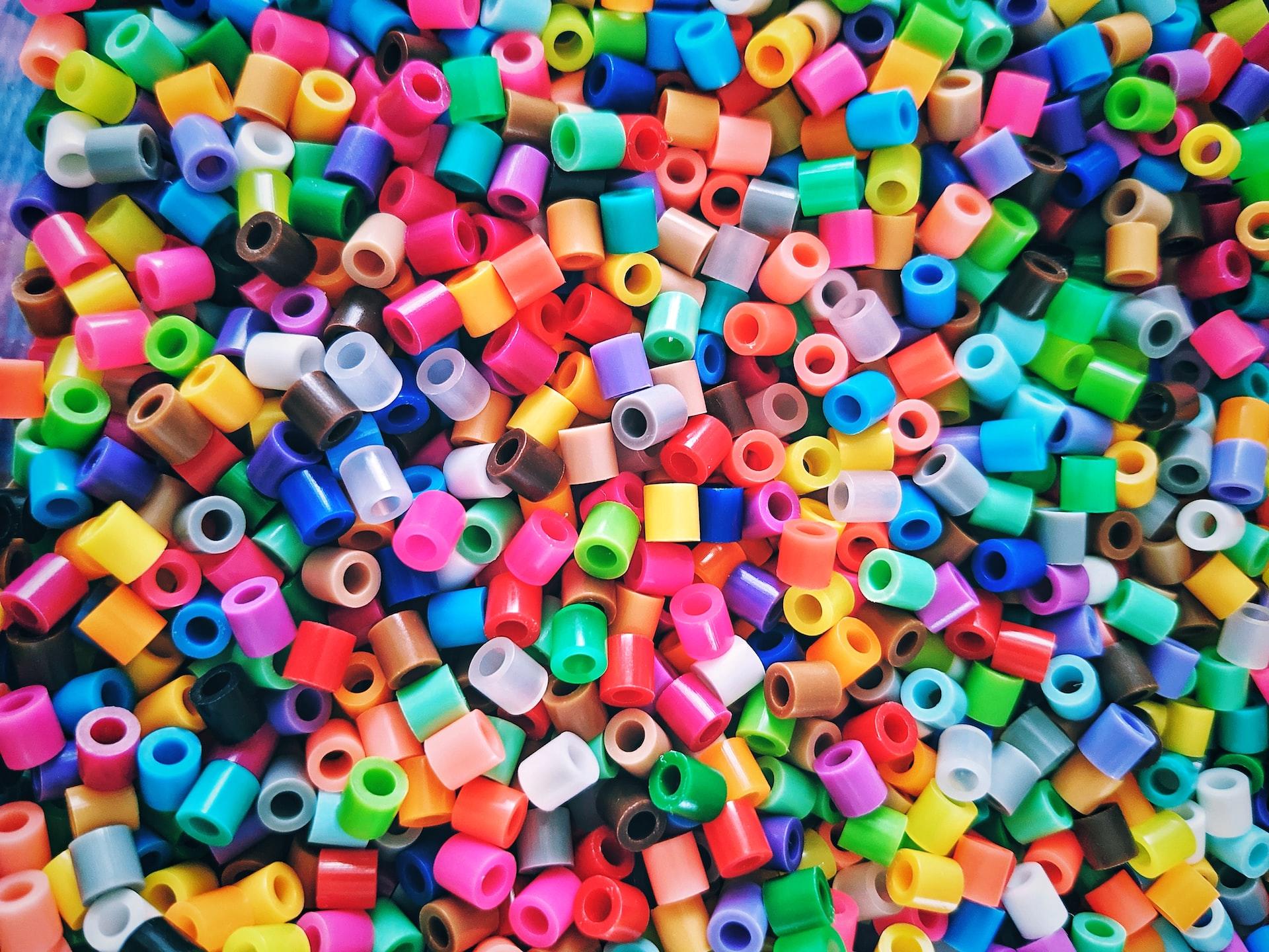 Plásticos de colores.