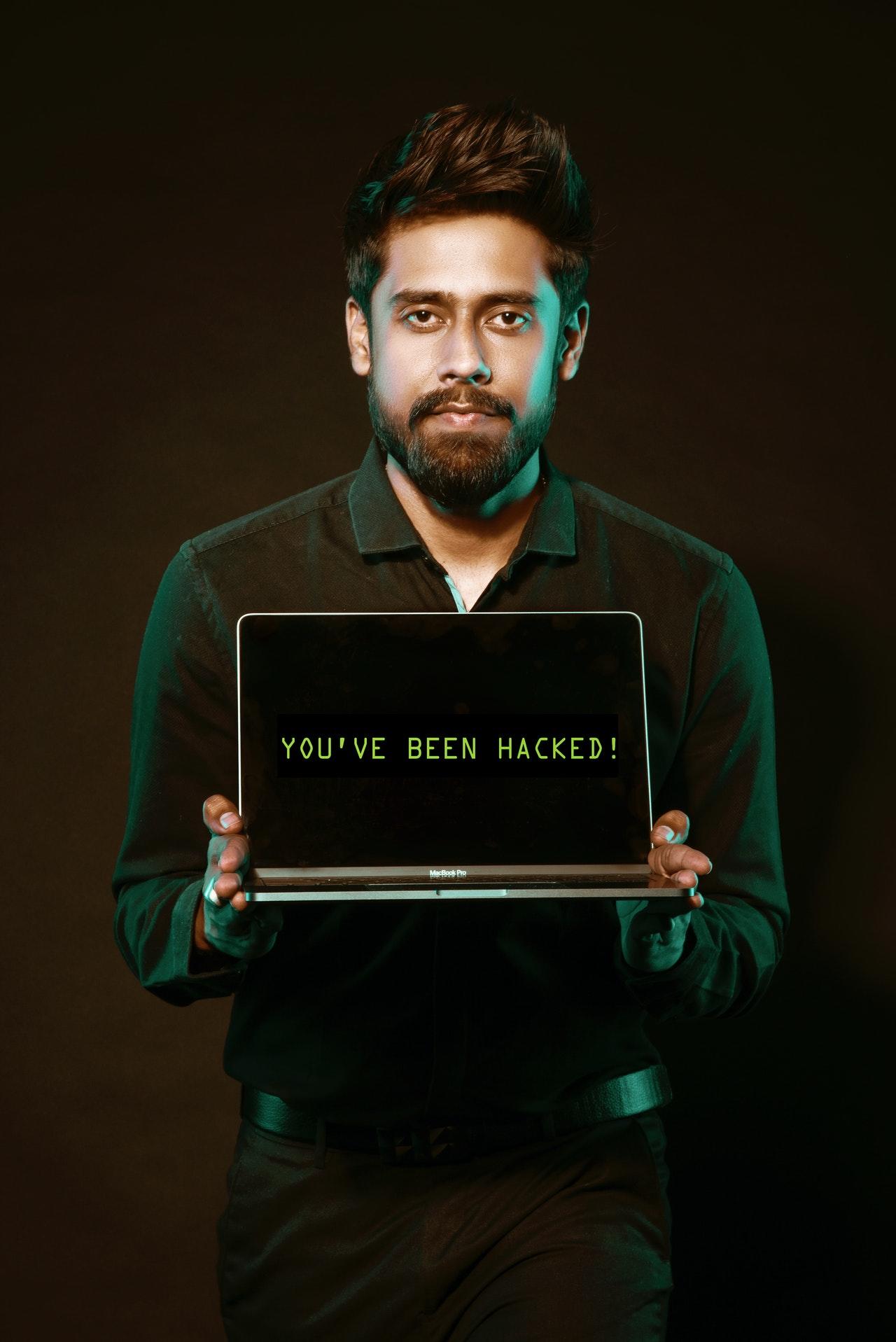 Pantalla que pone: has sido hackeado.