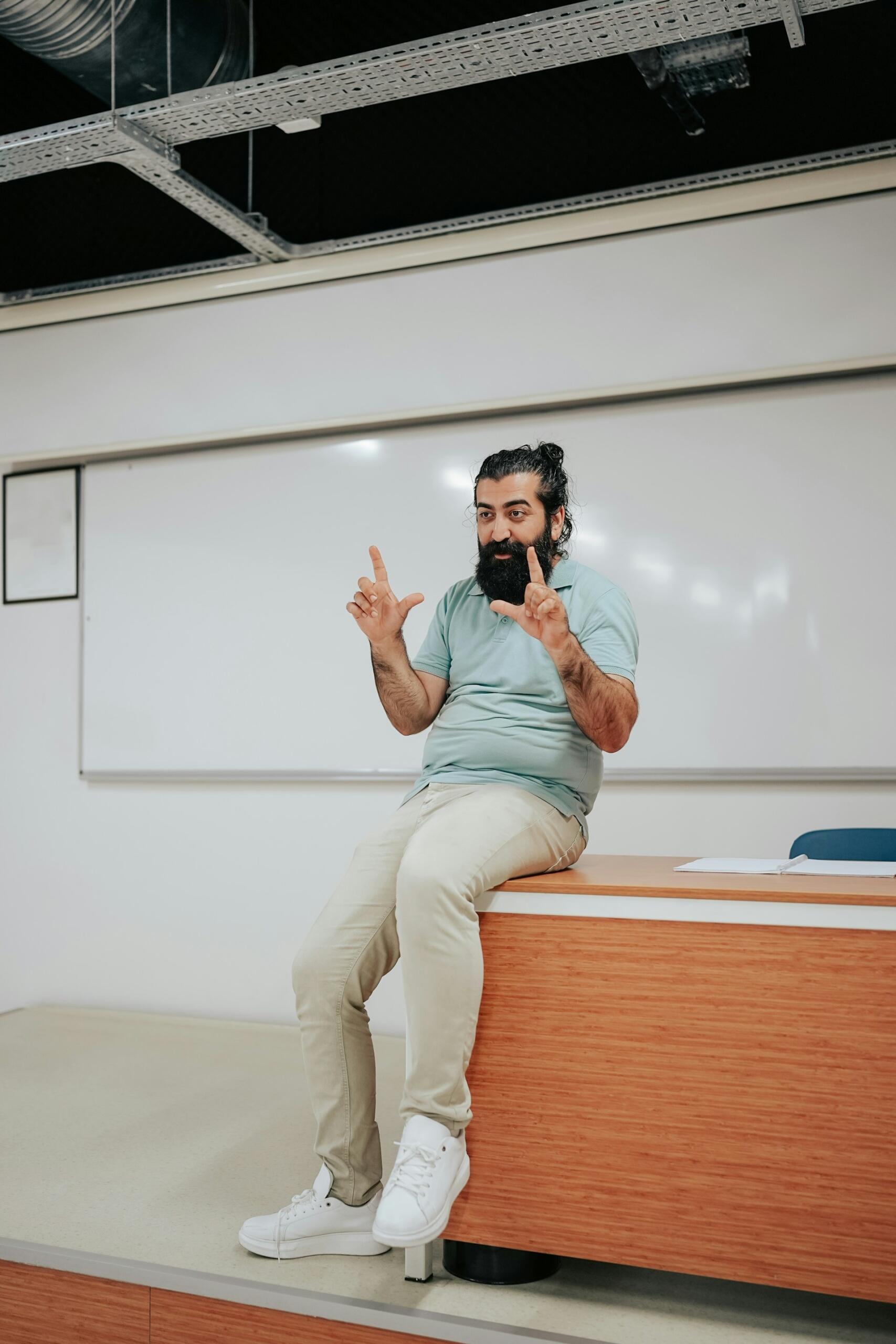 Profesor dando clase