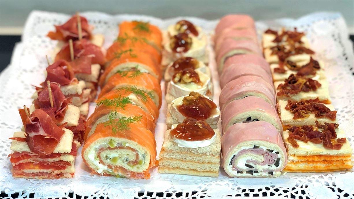 Canapés enrollados.