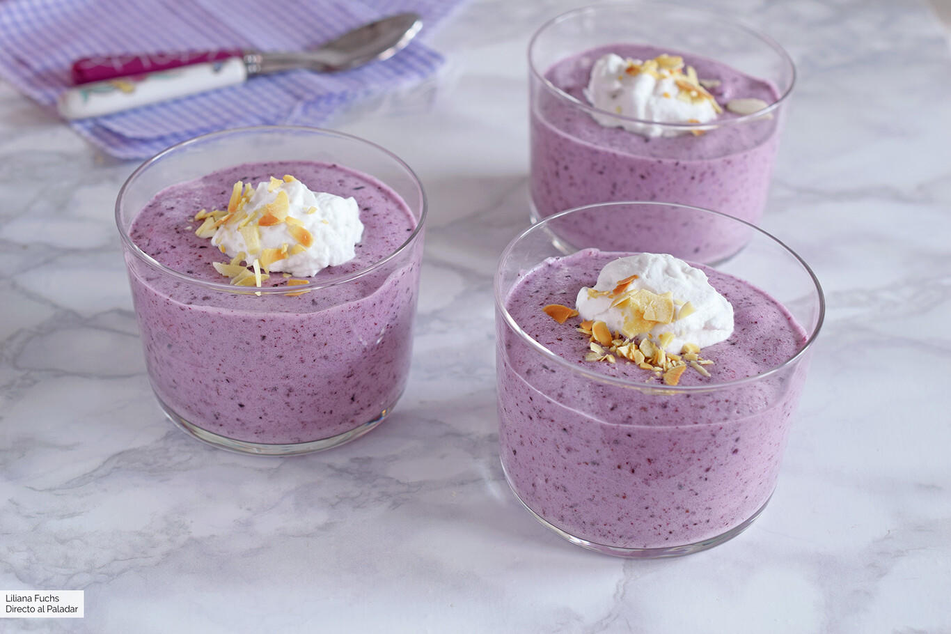 Mousse arándanos.