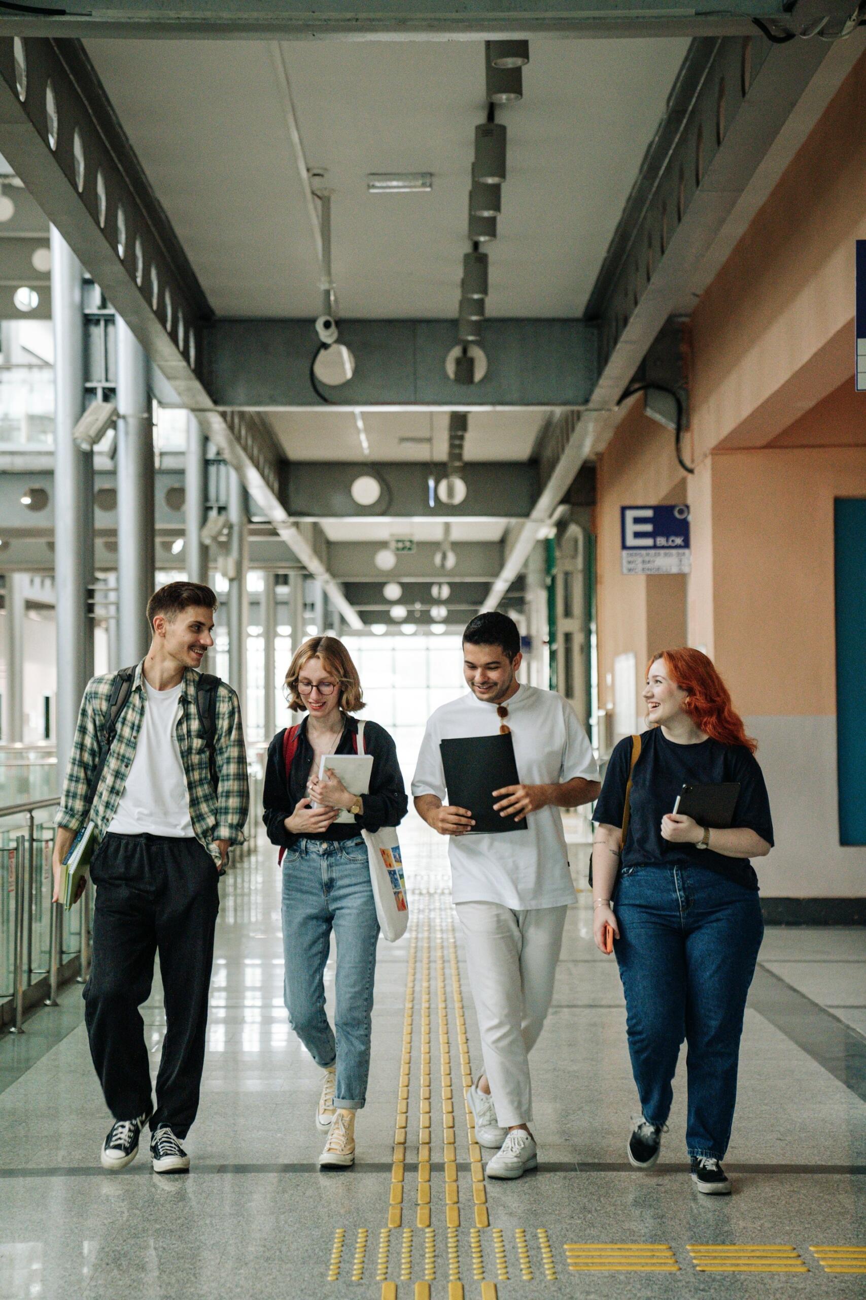 Alumnos universitarios.