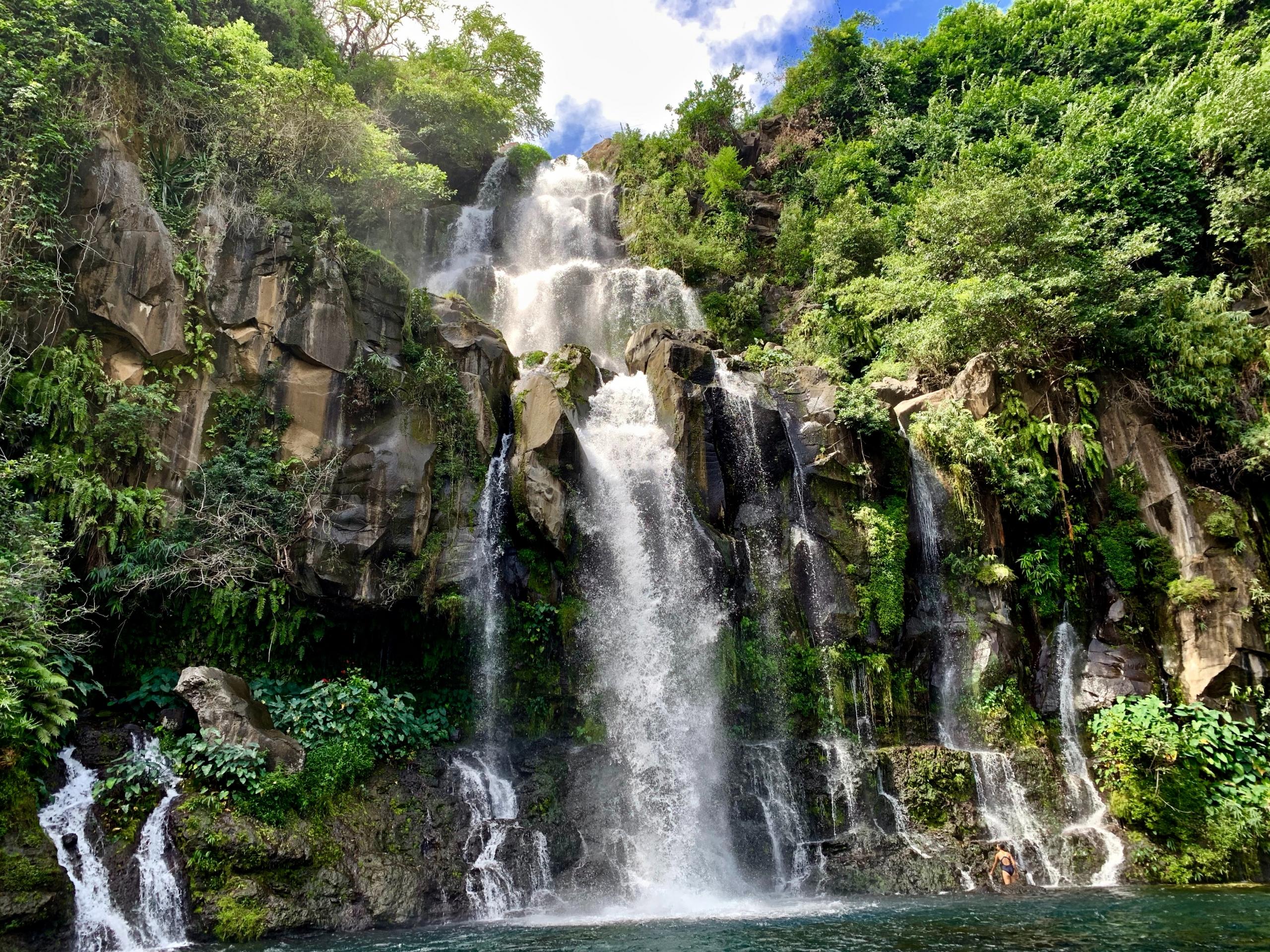 cascadas en islas francesas