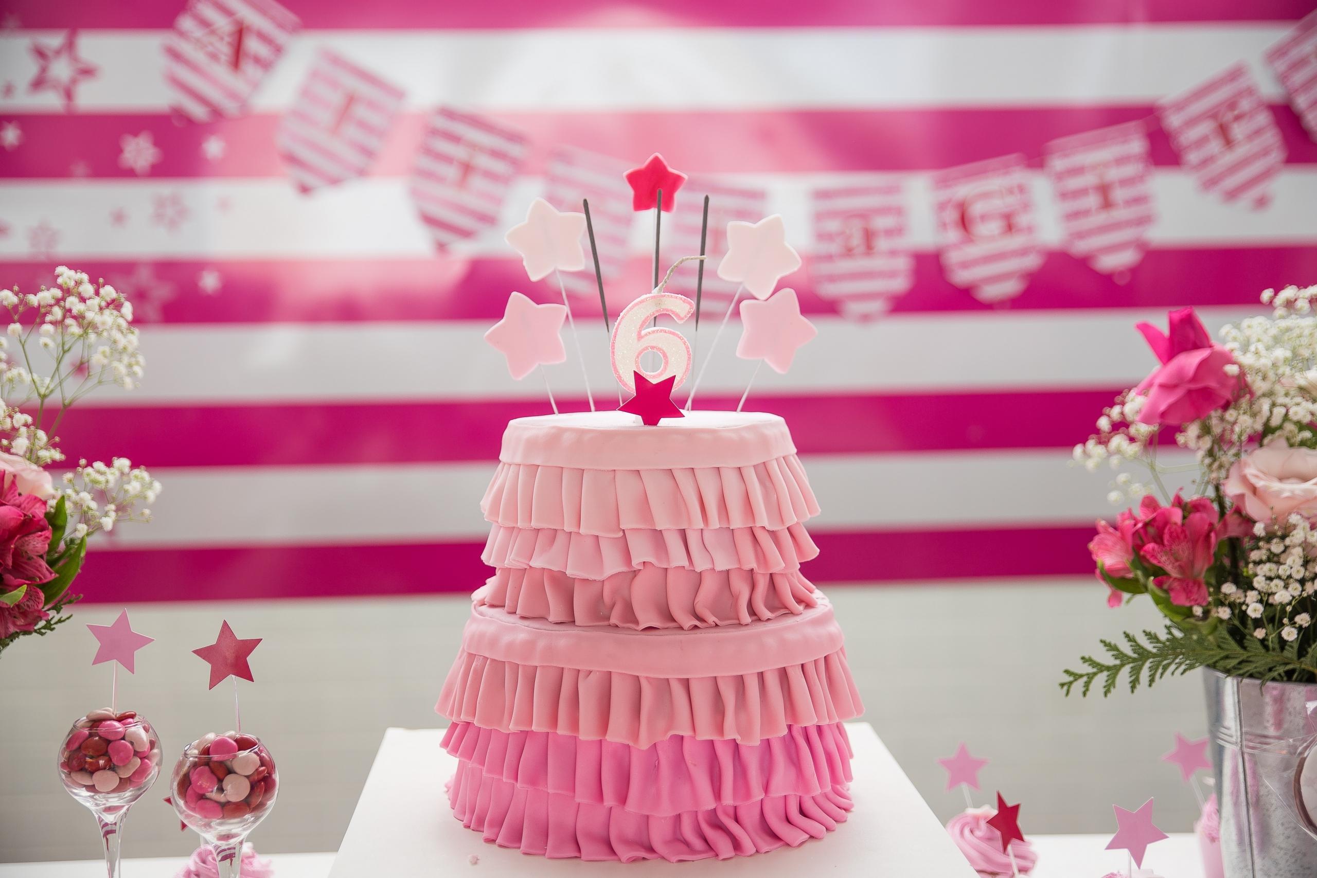 tarta rosa de cumpleaños decoracion