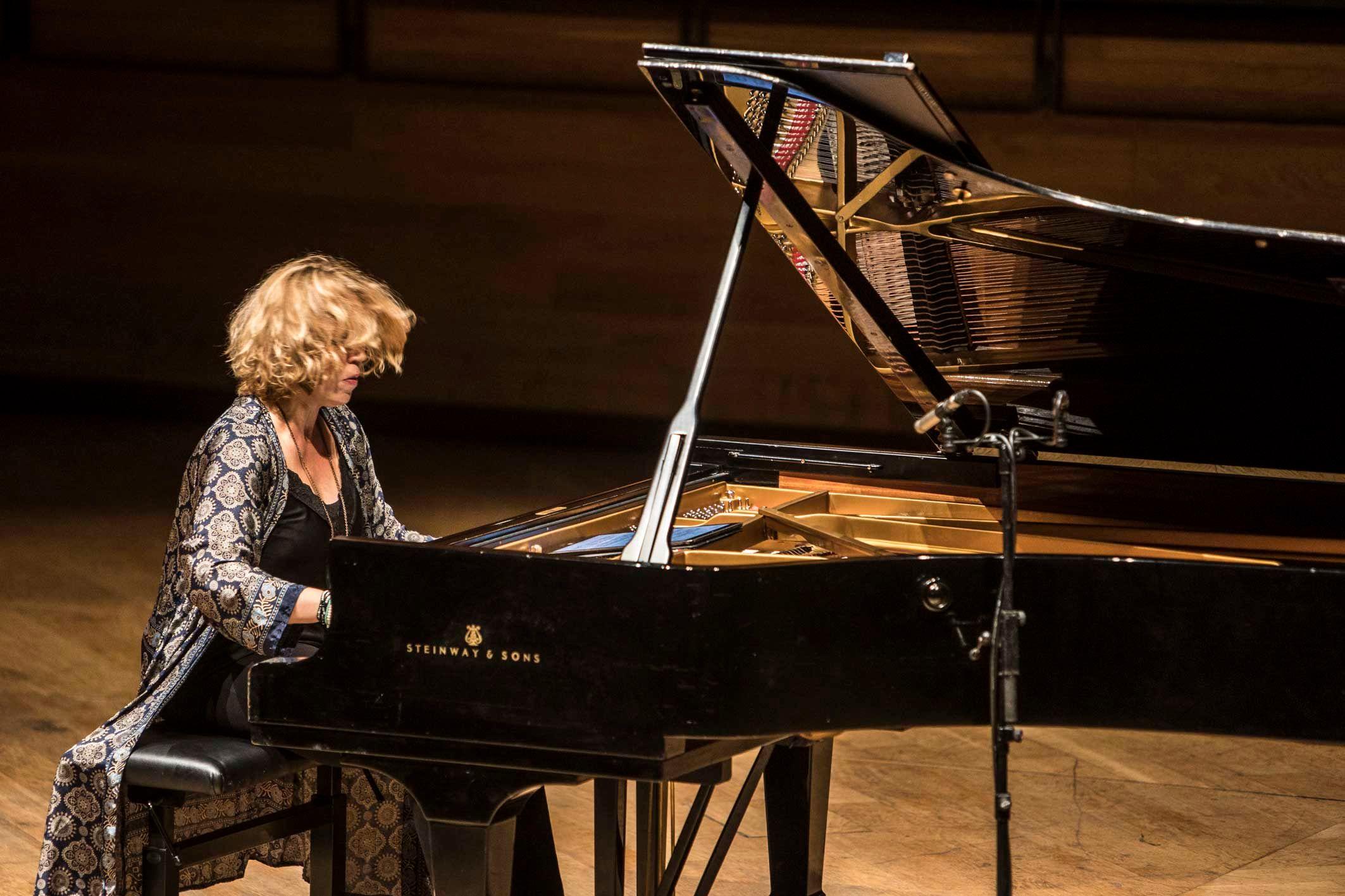 Gabriela Montero al piano.