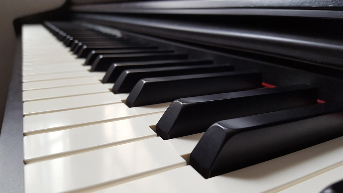 niña rusa pianista