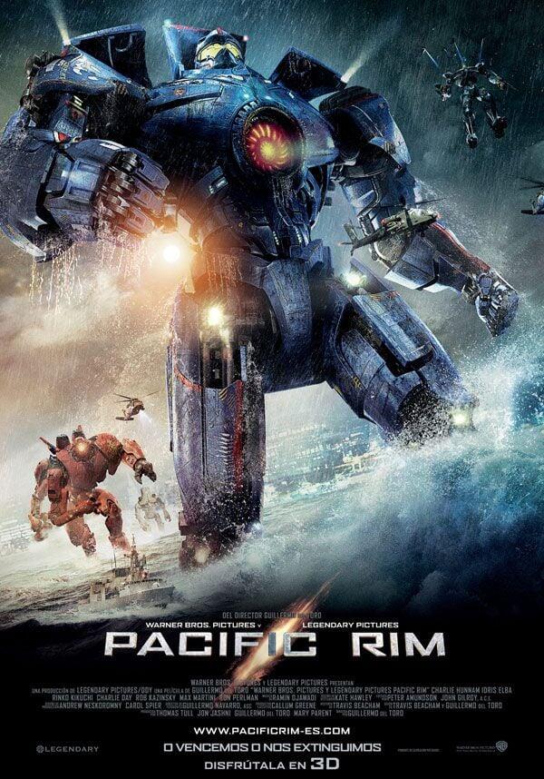 Gigantescos robots azules y rojos, rebosantes de energía, avanzan con paso firme entre las olas rompientes en una escena llena de acción. Título y texto de «Pacific Rim» debajo.