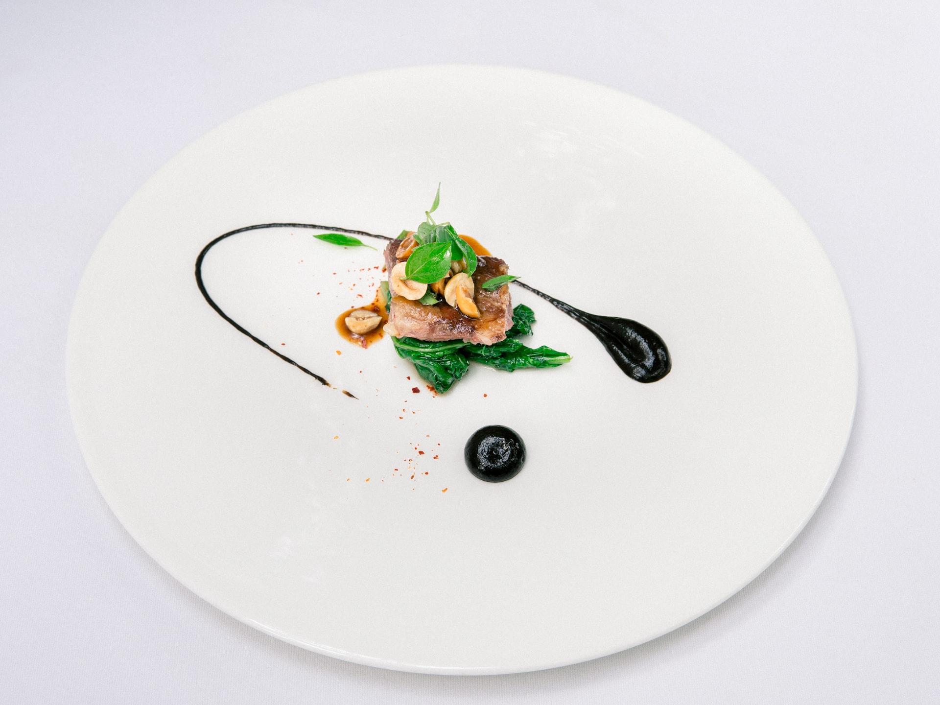 plato de alta cocina servido