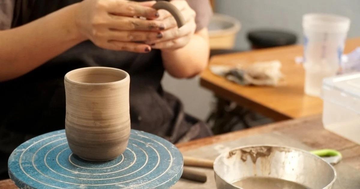 cómo se desarrolla una clase de cerámica