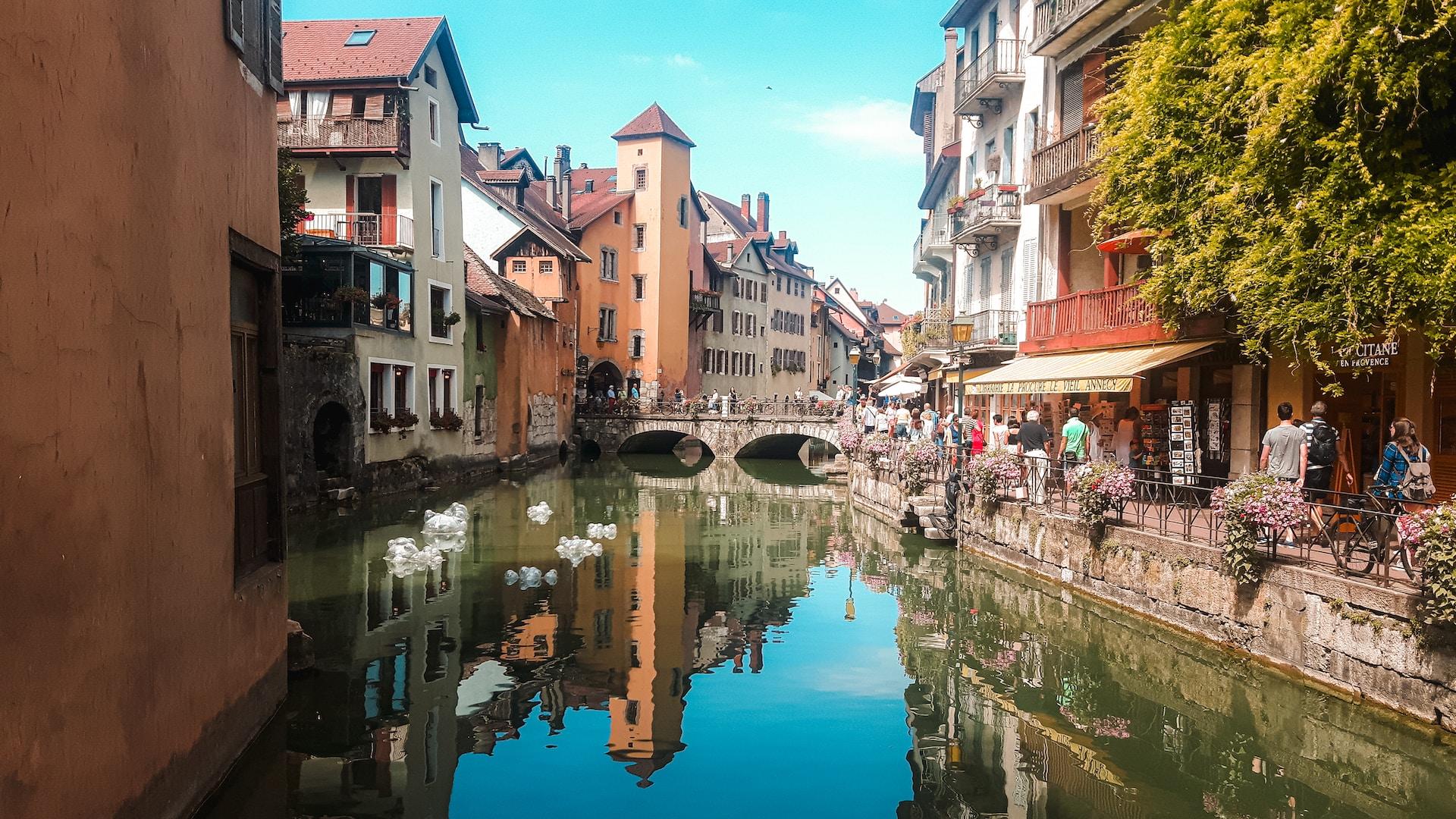 ciudad de annecy y sus canales