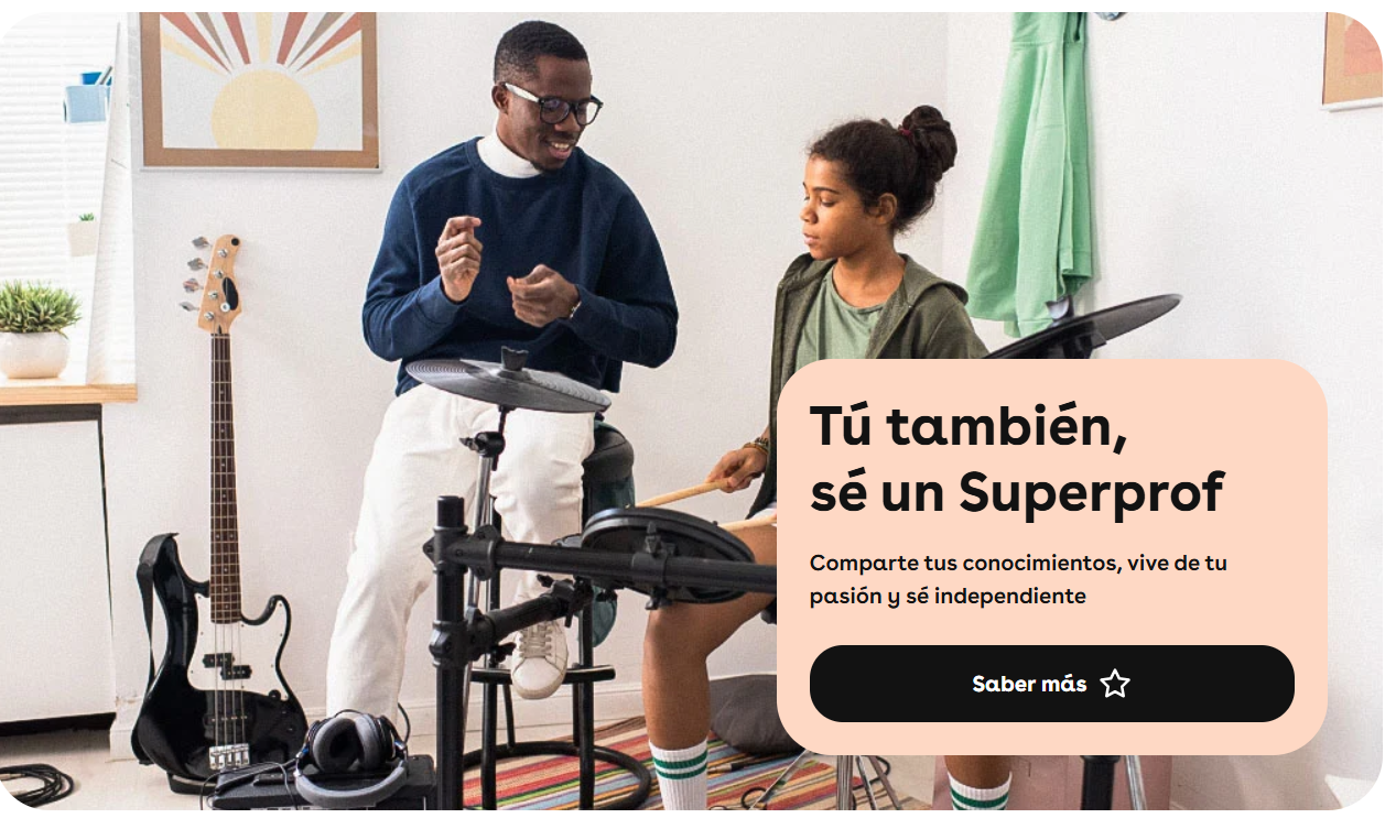 Profesor dando clases de batería.