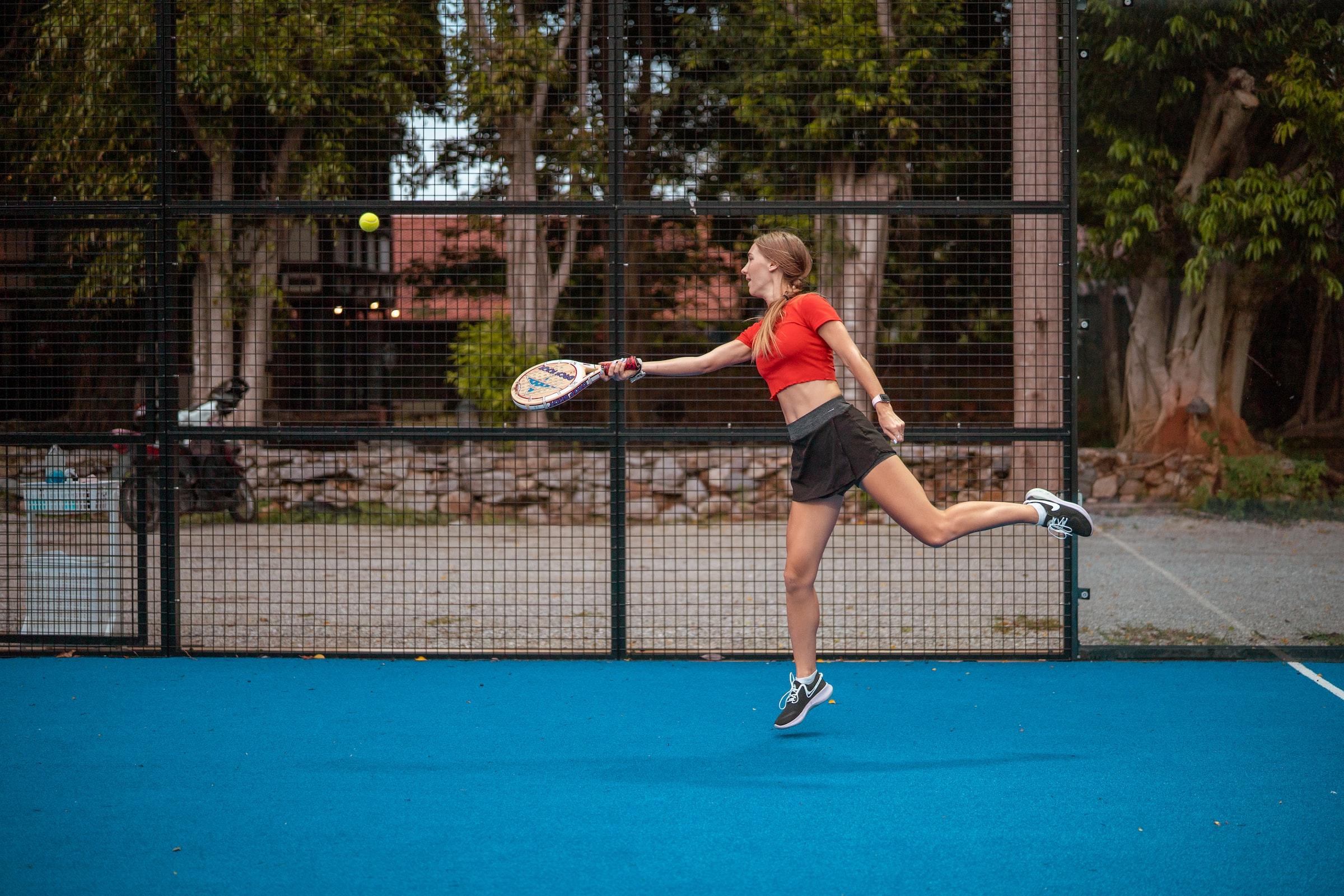 jugadora de padel