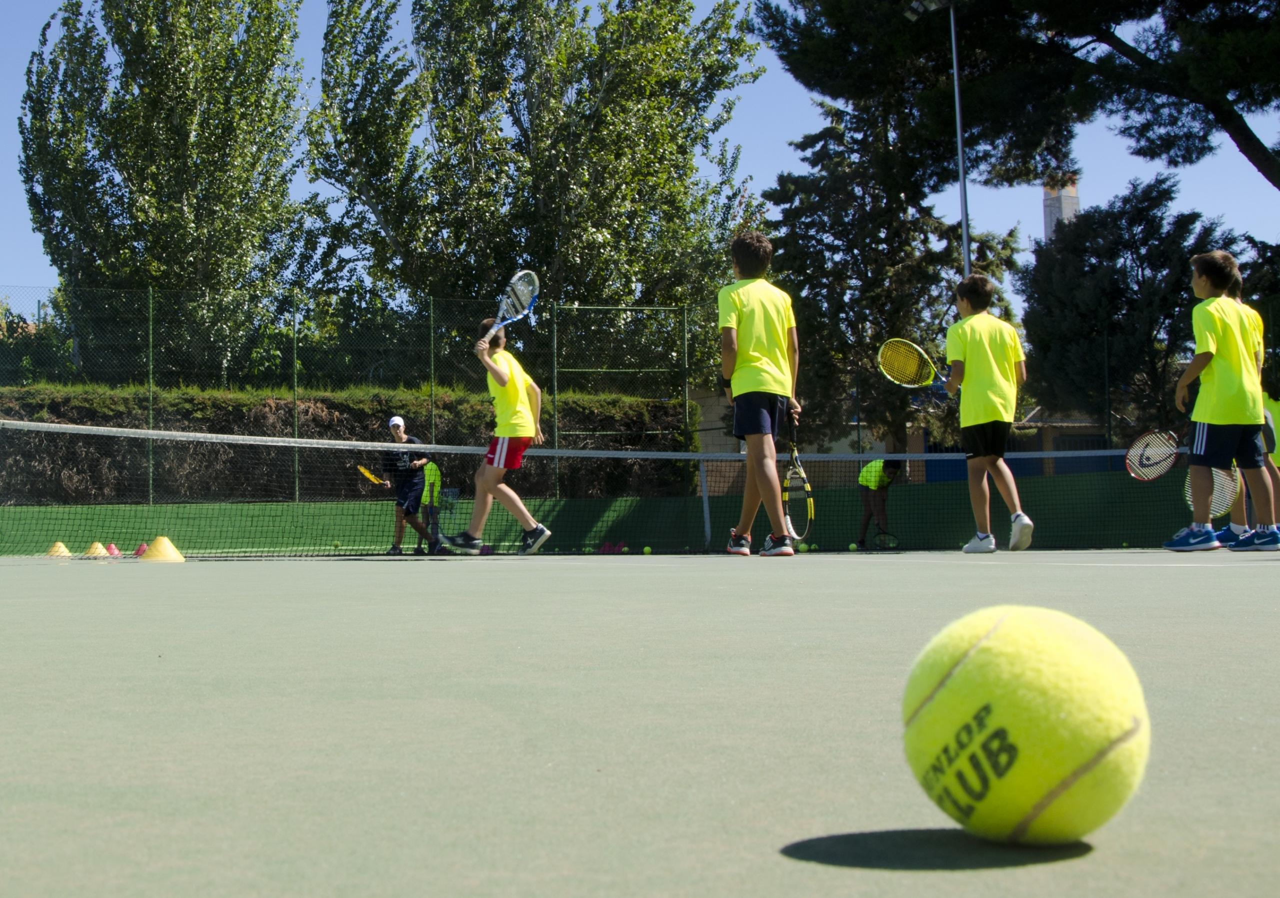 aprendizaje tenis con profesor