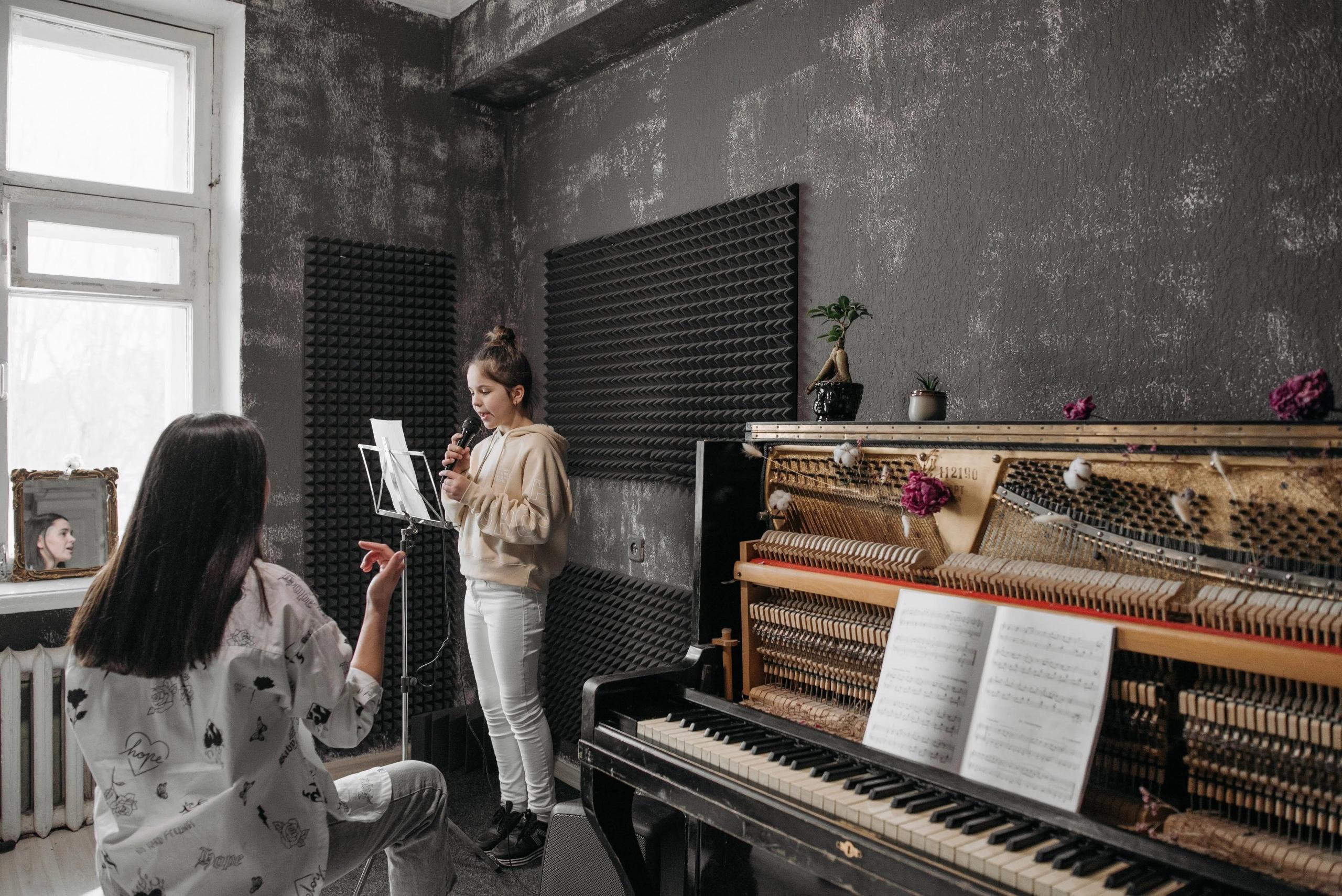 ¿Cuáles son los ejercicios vocales para aprender a cantar?