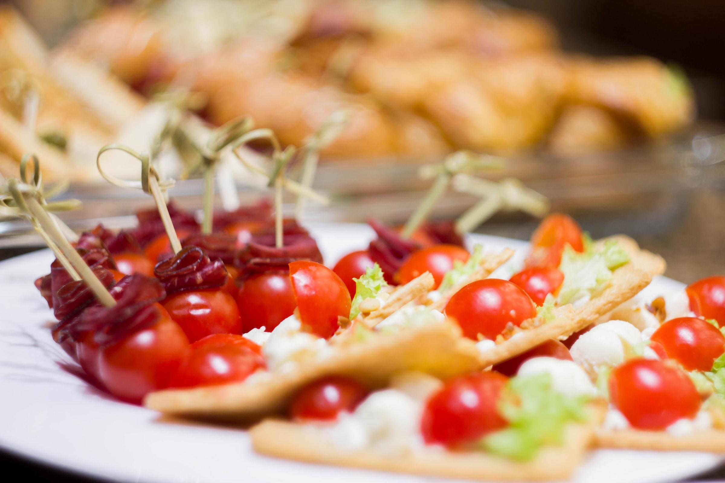 brochetas de tomates cherri