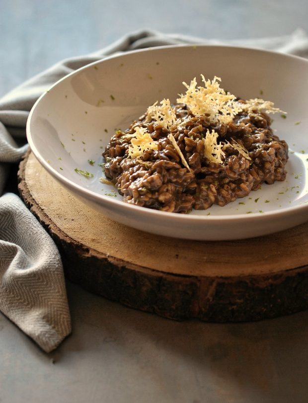Risotto de ajo negro.