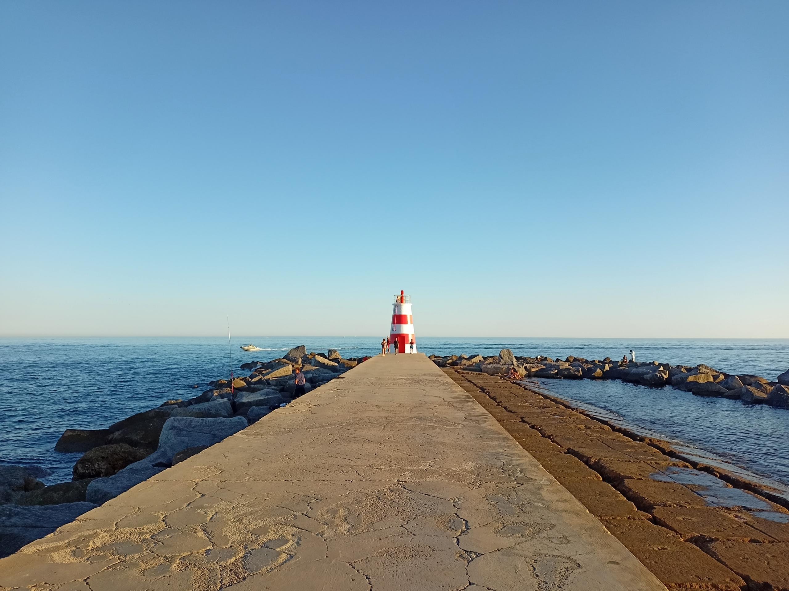 el faro de la playa de rocha portugal