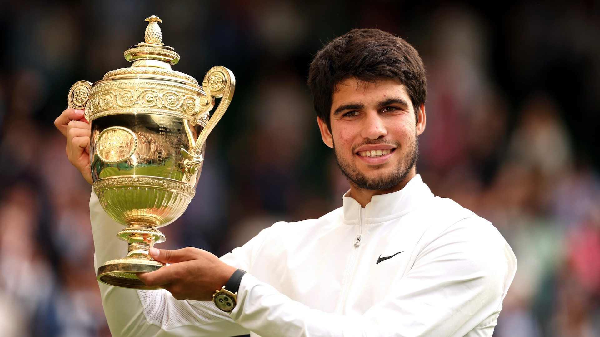 Alcaraz levantado el trofeo de Wimbledon