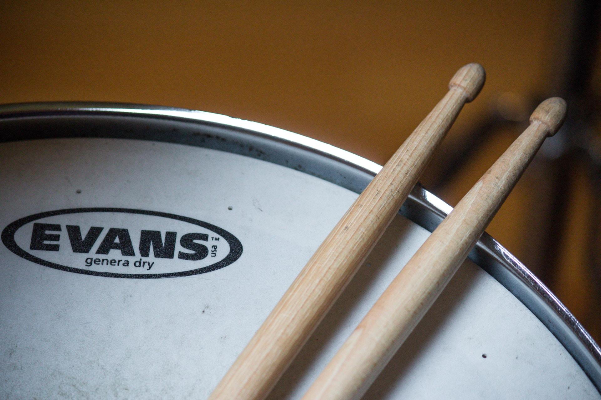 como limpiar los platillos de la bateria