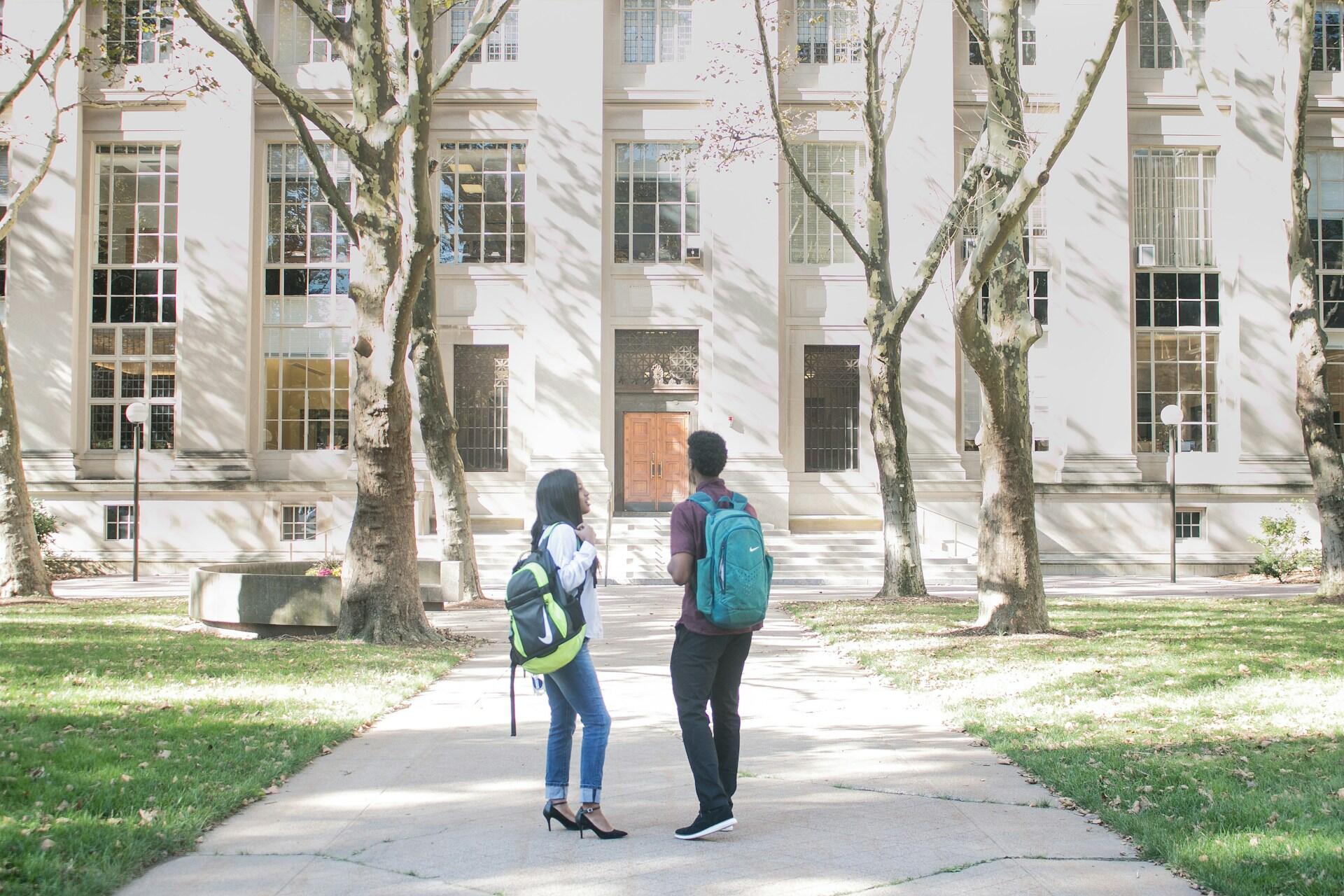 Estudiantes universitarios