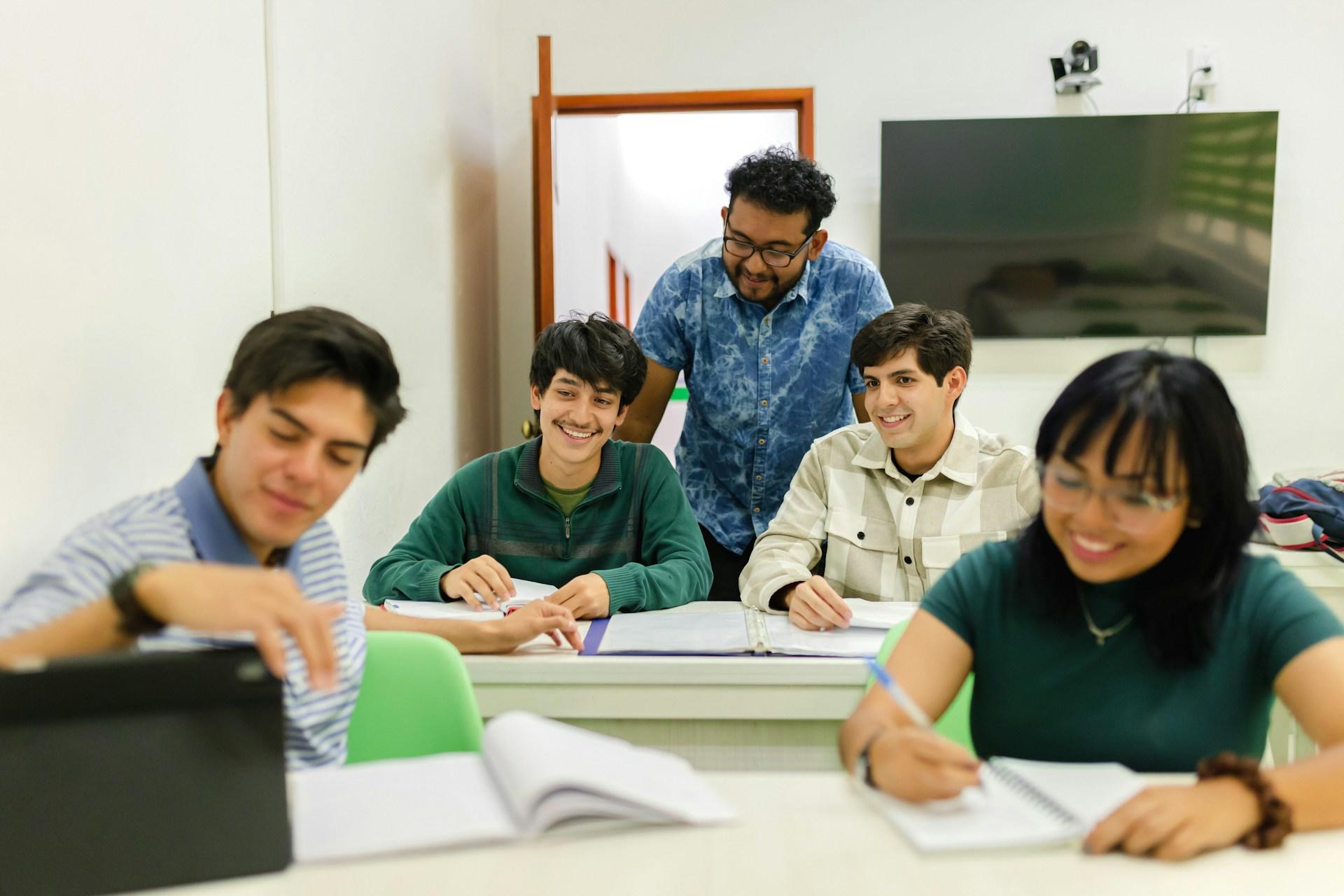 Adolescentes en el instituto.